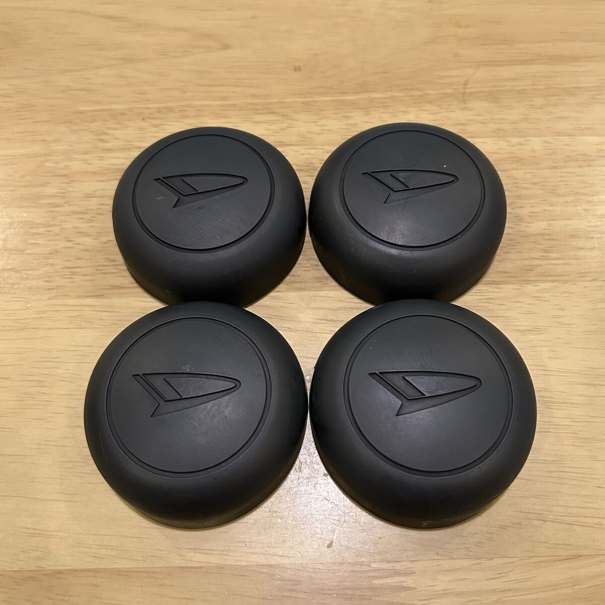 C135 ダイハツ ハイゼット 純正 センターキャップ 4個 外径65.5mm_画像1