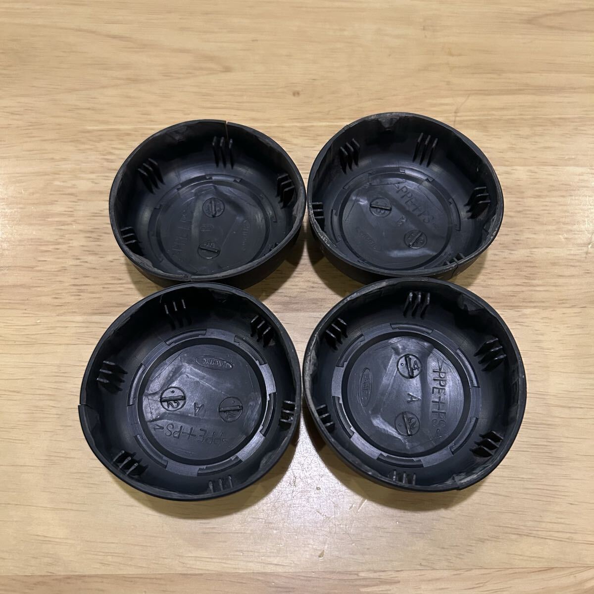 C135 ダイハツ ハイゼット 純正 センターキャップ 4個 外径65.5mm_画像2