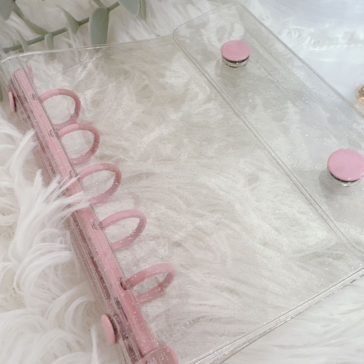 ピンク　シール帳 クリア ホワイト バインダー リフィル 10枚 透明　シール交換　いちごチャーム付き　 貯金 家計管理_画像3