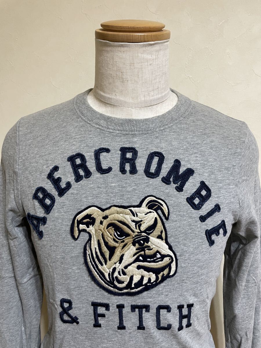 Abercrombie & Fitch A&F アバクロンビー&フィッチ ロンT 刺繍 ブルドッグ クルーネック コットン Tシャツ サイズS 長袖 グレー 175/92Y_画像3