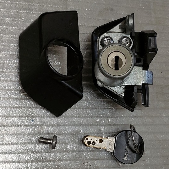 ブリヂストン【キーアッセンブリ　2014年】アンジェリーノ　中古　BRIDGESTONE アシスト自転車部品　動作確認済　カギ　鍵　Angelino_画像9