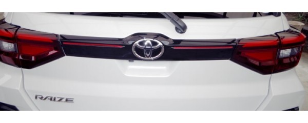 ライズ　リアガーニッシュライン　３Ｄカーボン調　レッド　車種別カット済みステッカー専門店ｆｚ　RAIZE A200A 210A　_画像4