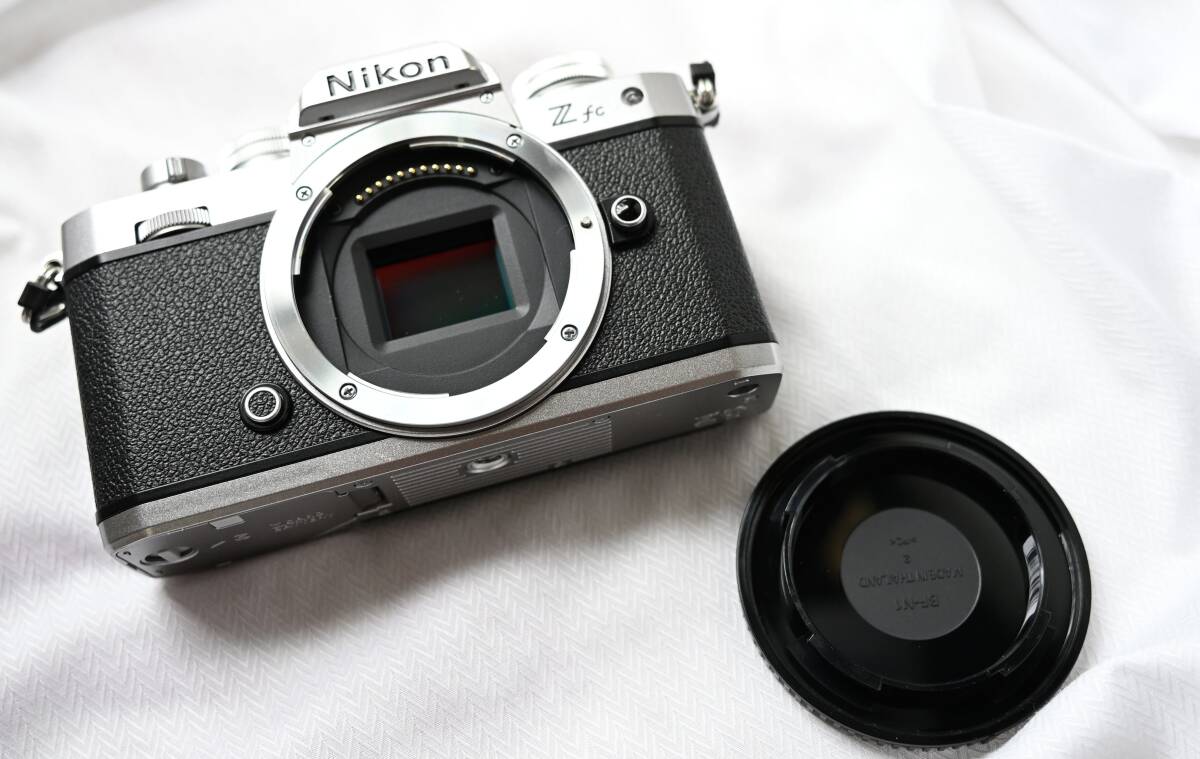 超美品　NIKON ニコン　Zfc シルバー　ボディー　249ショット_画像1
