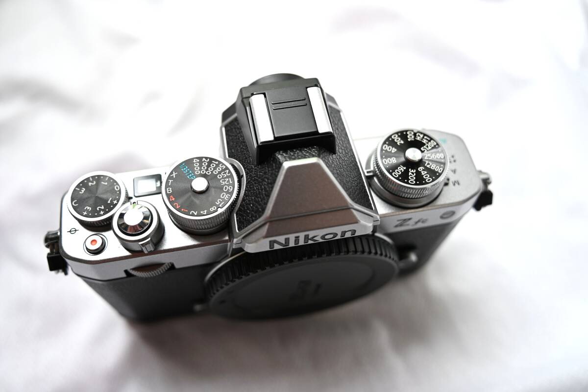 超美品　NIKON ニコン　Zfc シルバー　ボディー　249ショット_画像3