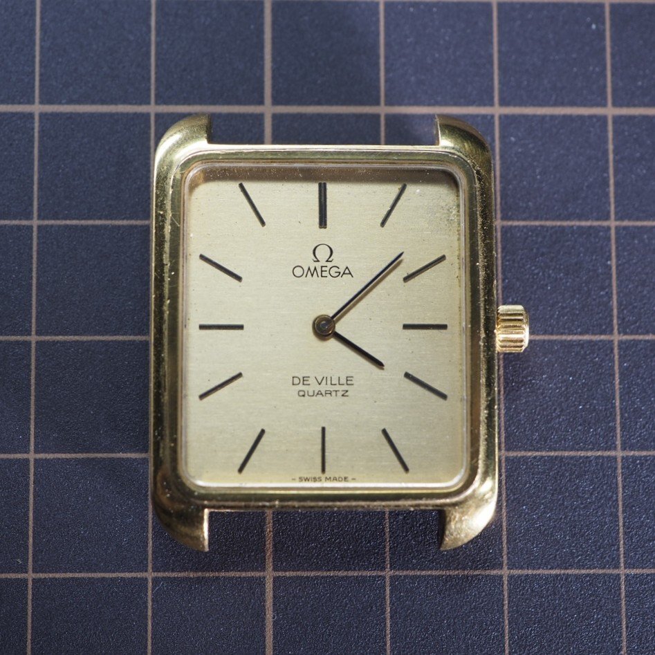 ◆1円～◆ OMEGA オメガ DEVILLE デビル GP QZ USED 稼働 2針 ゴールドカラー スクエア 腕時計 本体のみ 「27824」_画像2