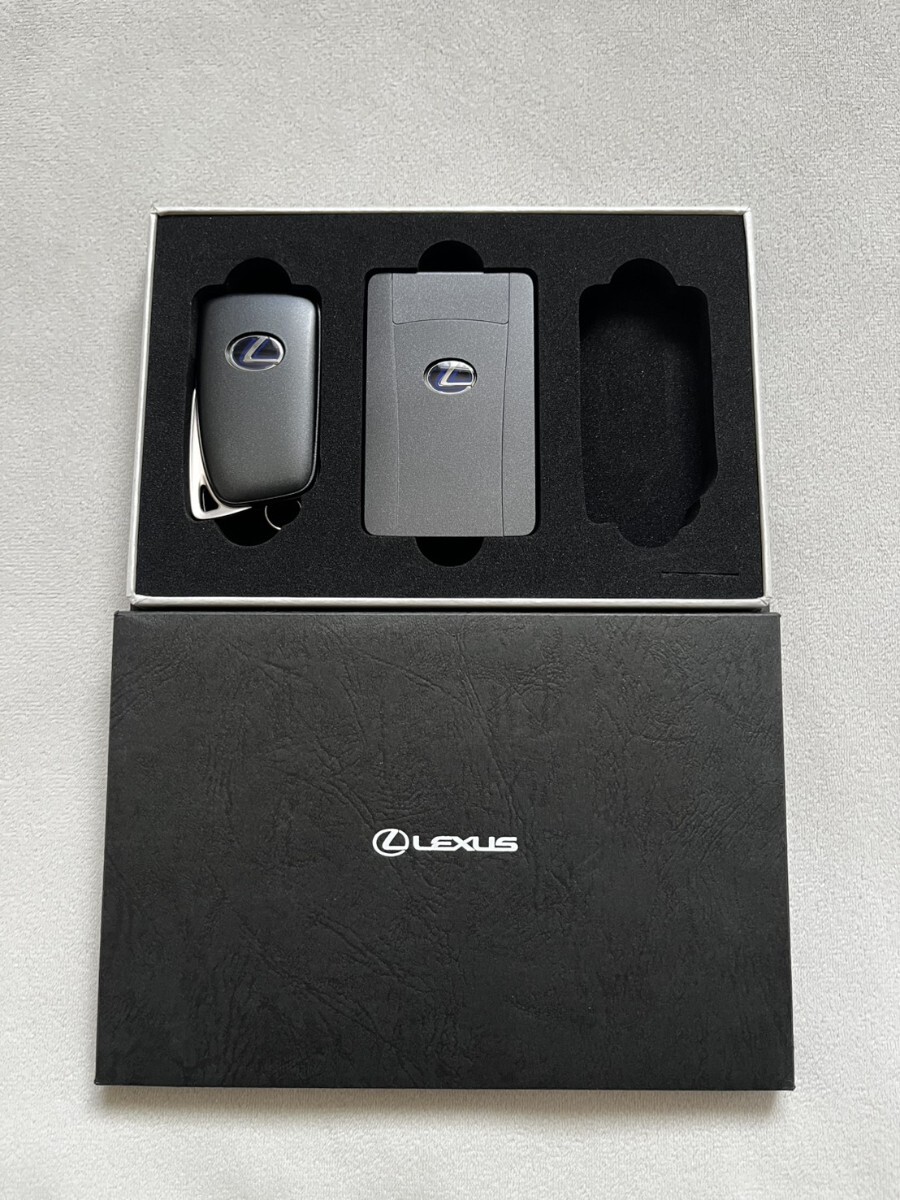 送料込 未使用保管品【レクサス】純正 スマートキー カードキー IS 300h LEXUS 箱付_画像1
