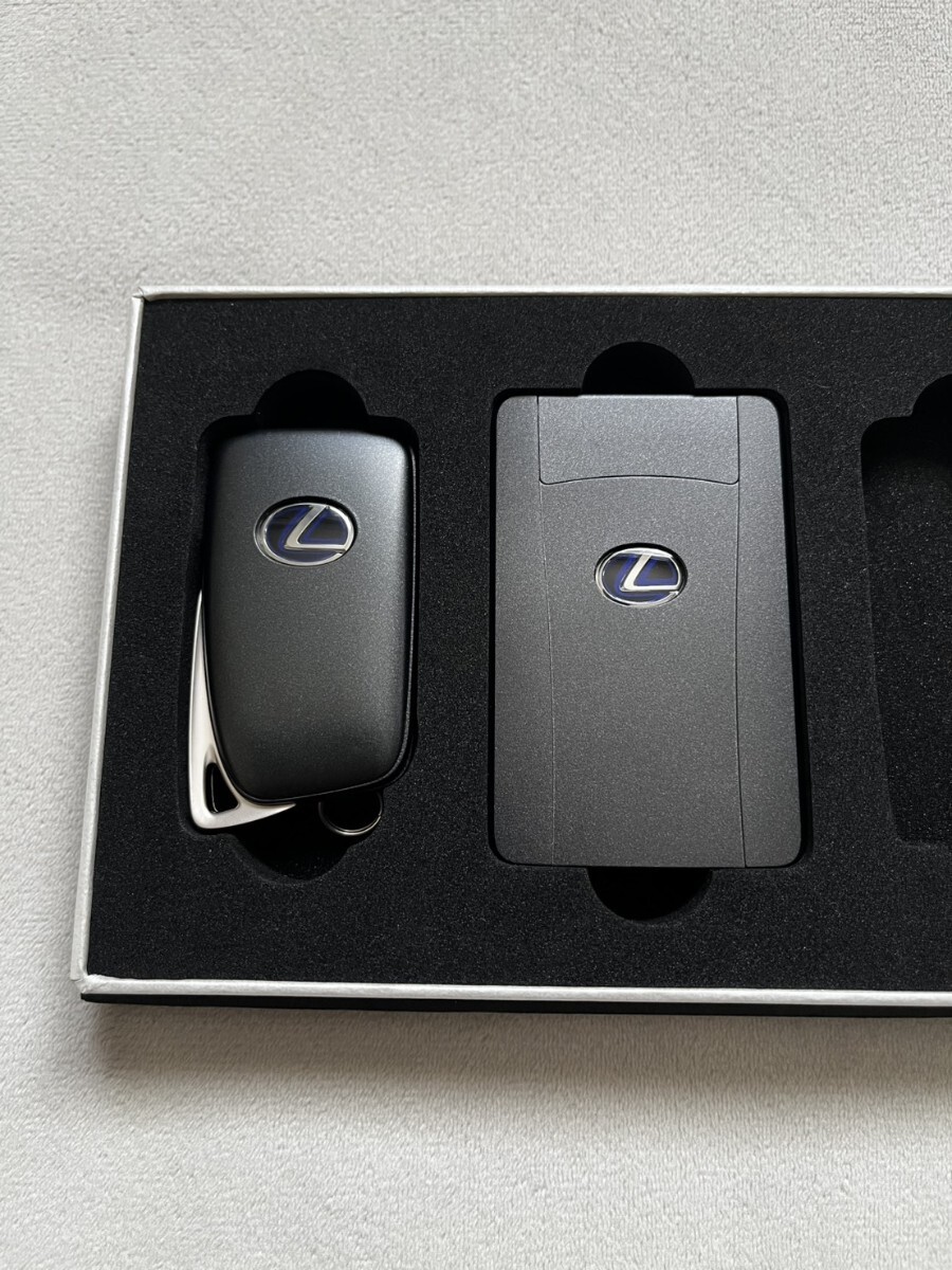 送料込 未使用保管品【レクサス】純正 スマートキー カードキー IS 300h LEXUS 箱付_画像2