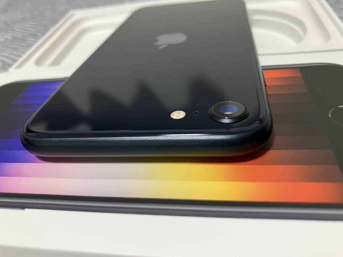 ★超美品★ Apple iPhone SE 3世代 64GB ミッドナイト SIMロックなし バッテリー100% スマートフォン本体 アップル アイフォン フィルム付_画像6