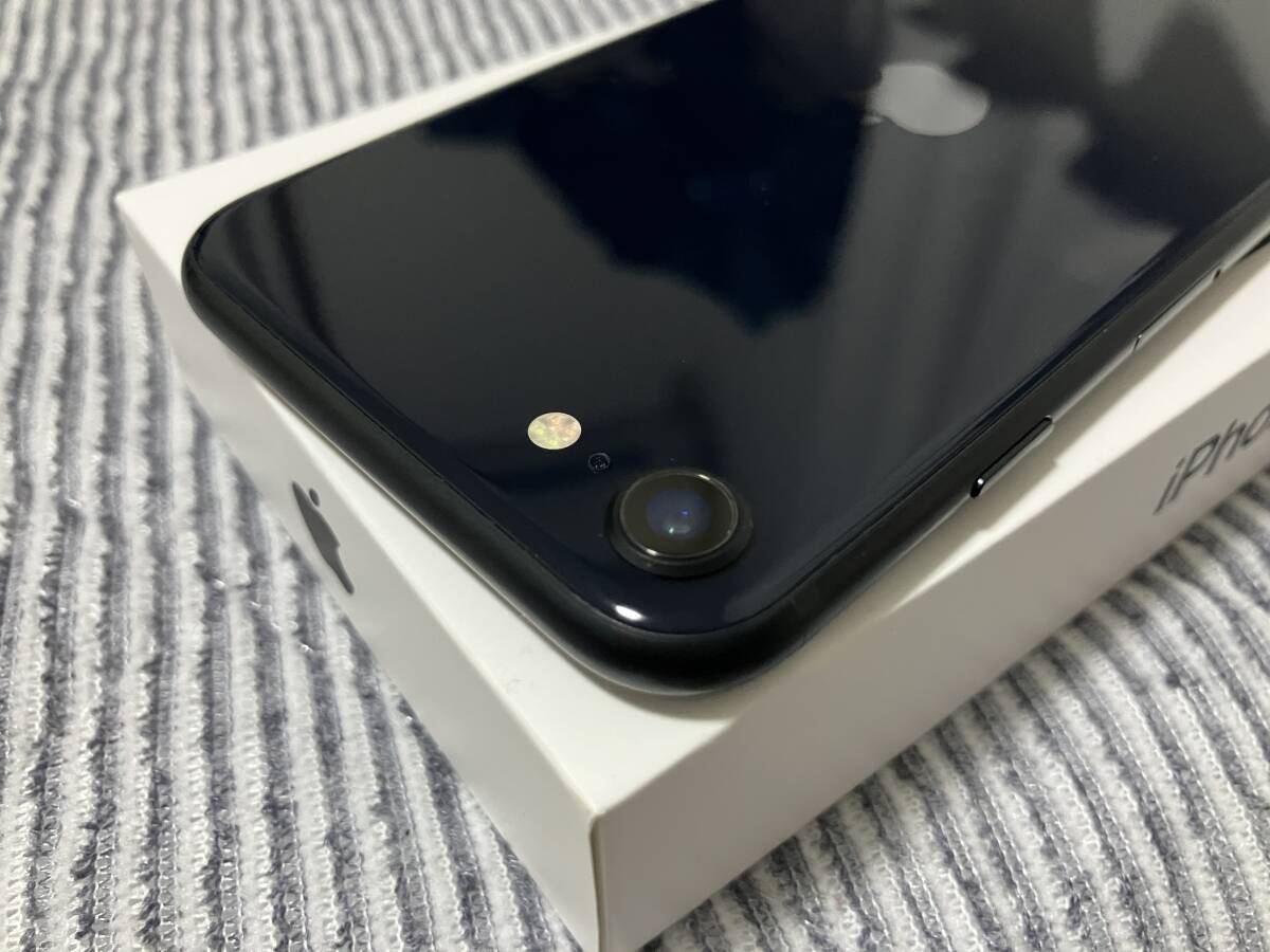 ★超美品★ Apple iPhone SE 3世代 64GB ミッドナイト SIMロックなし バッテリー100% スマートフォン本体 アップル アイフォン フィルム付_画像7