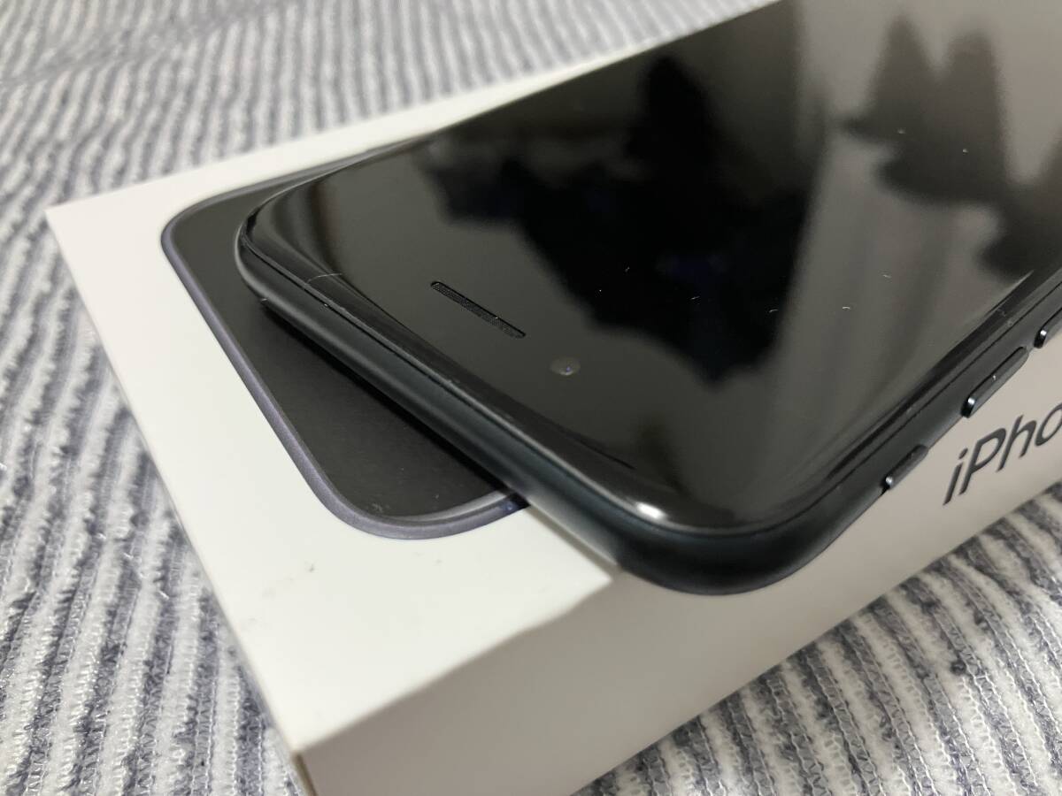 ★超美品★ Apple iPhone SE 3世代 64GB ミッドナイト SIMロックなし バッテリー100% スマートフォン本体 アップル アイフォン フィルム付_画像5