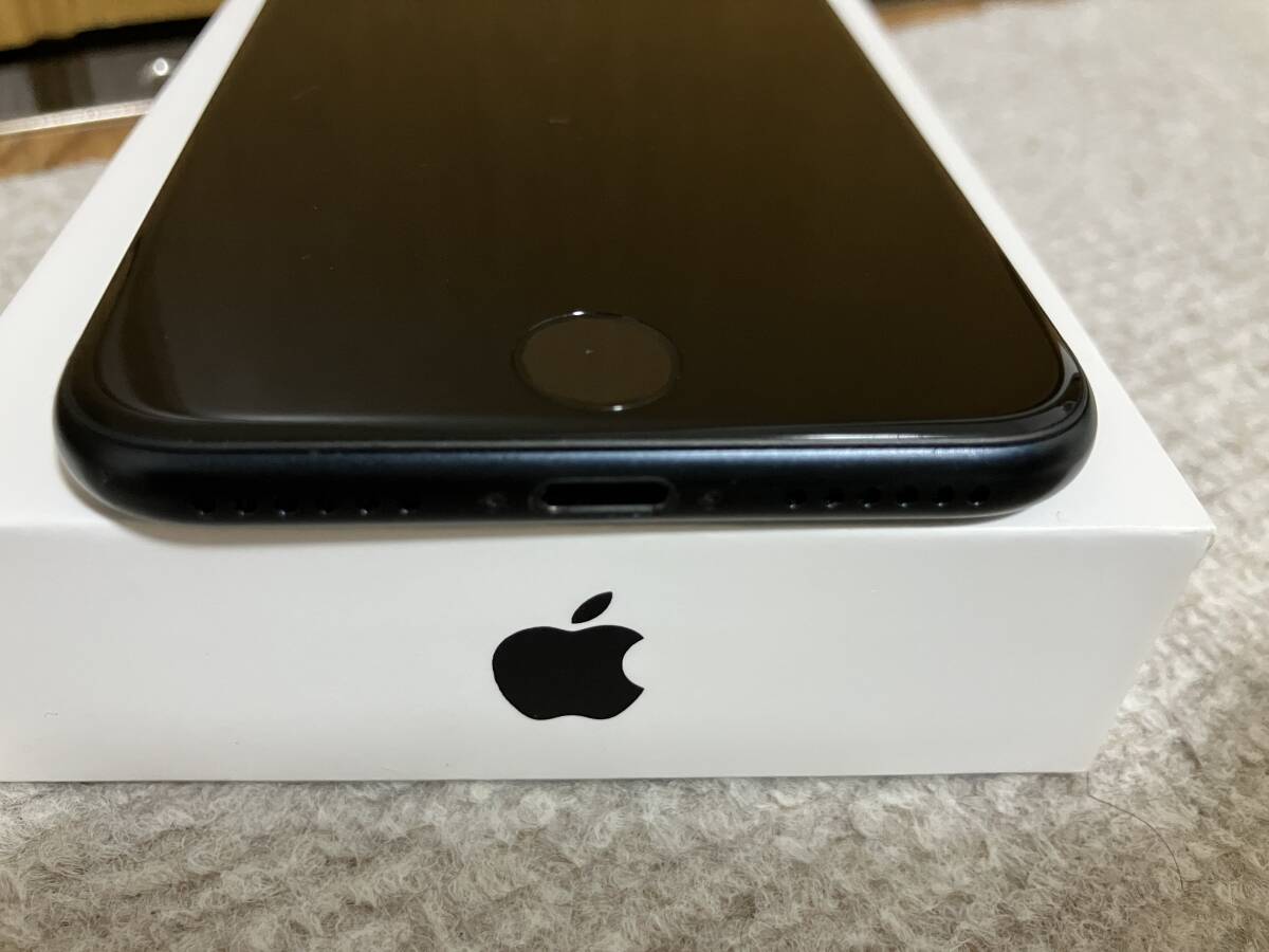 ★超美品★ Apple iPhone SE 3世代 64GB ミッドナイト SIMロックなし バッテリー100% スマートフォン本体 アップル アイフォン フィルム付_画像4
