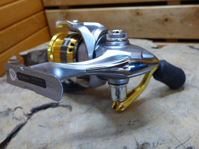 む553.SHIMANO SEDONA 17 C2000S スピニングリール 外箱付_画像6