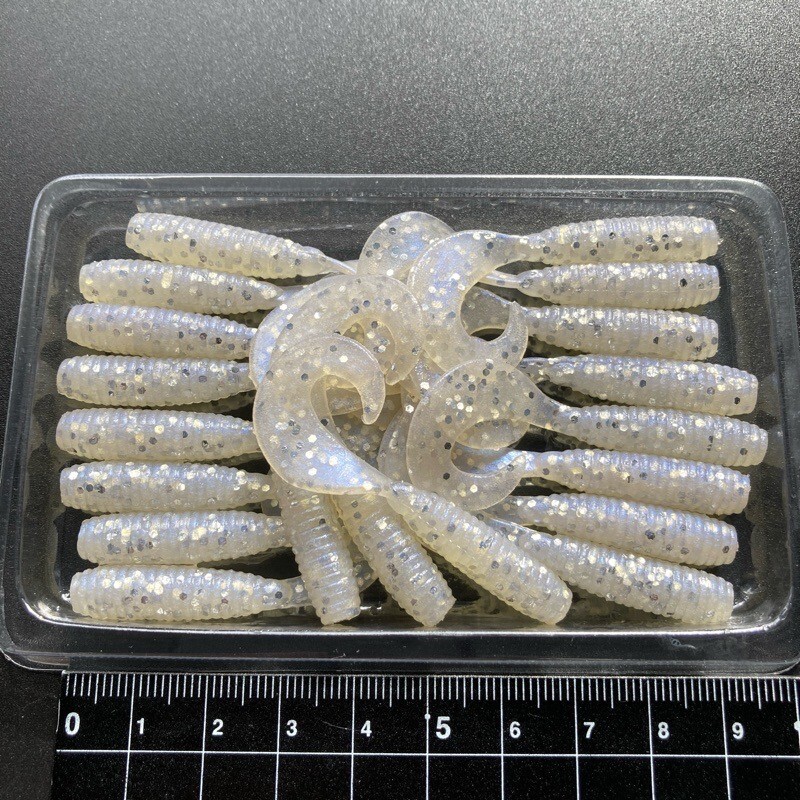 816214 ゲーリーヤマモト 3インチ シングルテール グラブ １９本 GARY YAMAMOTO #031か136？ クリアー／シルバーフレーク？_画像1