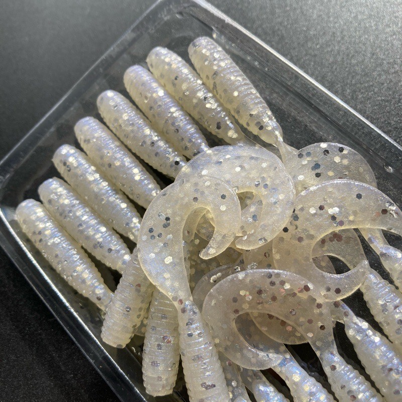 816214 ゲーリーヤマモト 3インチ シングルテール グラブ １９本 GARY YAMAMOTO #031か136？ クリアー／シルバーフレーク？_画像2