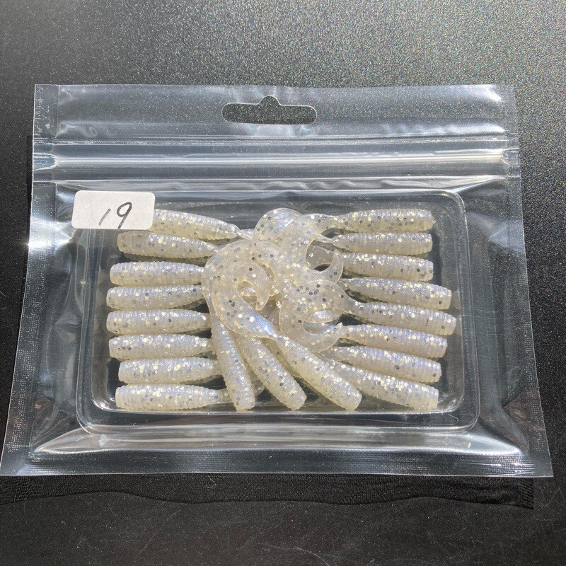 816214 ゲーリーヤマモト 3インチ シングルテール グラブ １９本 GARY YAMAMOTO #031か136？ クリアー／シルバーフレーク？_画像3