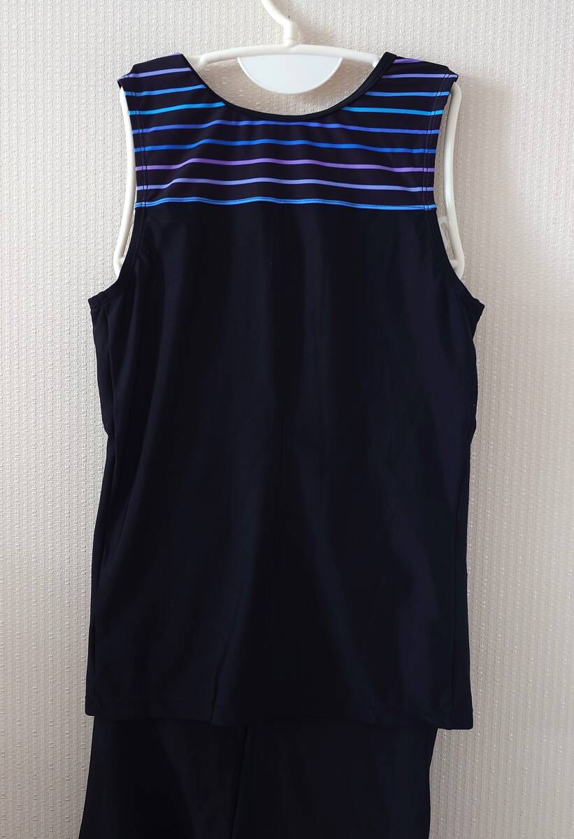 【新品】レディース　フィットネス水着　多機能　ブルーボーダー　９Mサイズ　ストレッチ生地　UVカット　セパレート_画像3