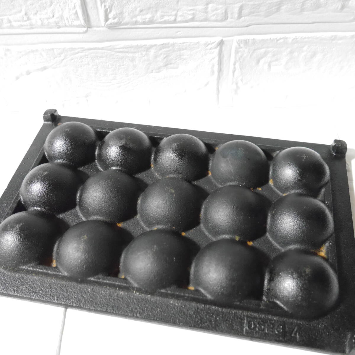 AY □ たこ焼き器 □ ヤマキン こだま Y03-C LPガス用 家庭用たこ焼き器 15個 鉄板傷あり 動作確認なし 中古_画像8