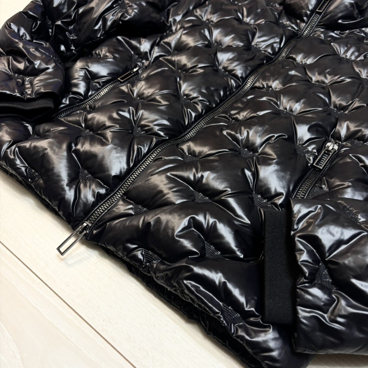 極美品/L(48)サイズ●EMPORIO ARMANI エンポリオアルマーニ ロゴエンボス ダブルジップ ダウンジャケット ブラック キルティング アウター_画像4