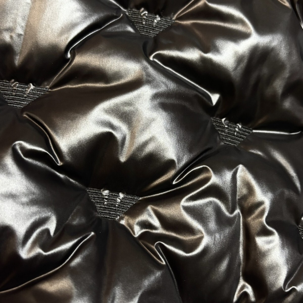 極美品/L(48)サイズ●EMPORIO ARMANI エンポリオアルマーニ ロゴエンボス ダブルジップ ダウンジャケット ブラック キルティング アウター_画像8