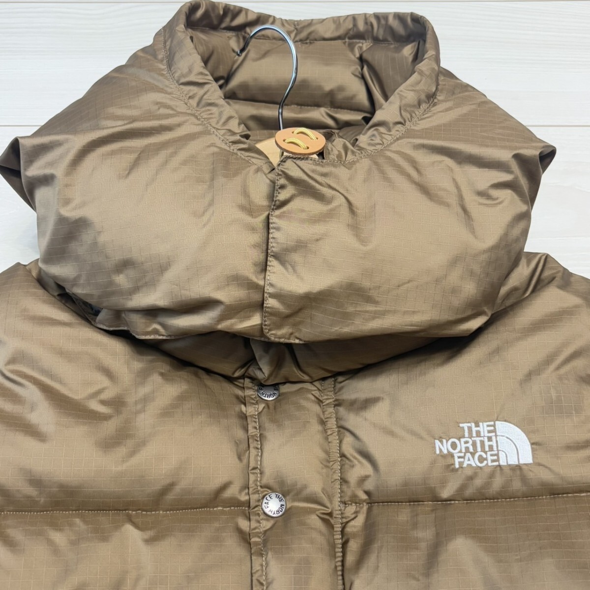 極美品/Lサイズ●THE NORTH FACE ノースフェース パープルレーベル ダウンジャケット キャンプシエラパーカー ロゴ刺繍 ブラウン アウター_画像4