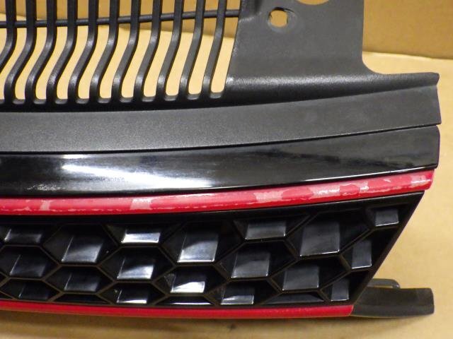 【岩手 盛岡発】中古 純正 VW ワーゲン ゴルフ GTI ABA-1KCCZ 2011年式 ラジエータグリル 赤塗装クリア剥げ有_画像3