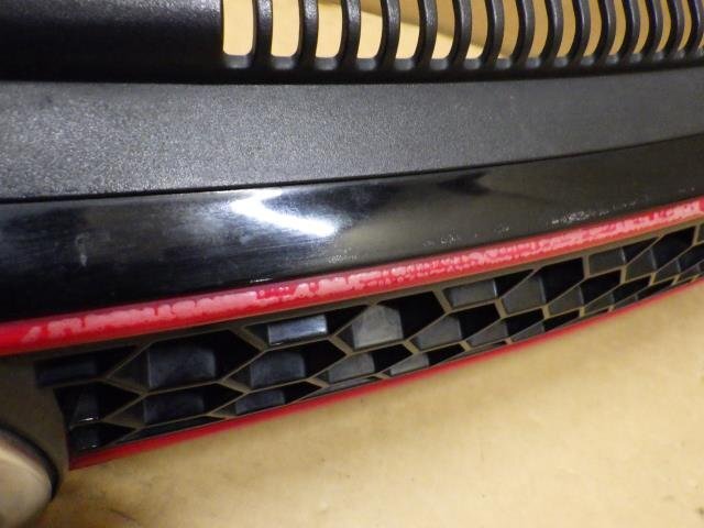 【岩手 盛岡発】中古 純正 VW ワーゲン ゴルフ GTI ABA-1KCCZ 2011年式 ラジエータグリル 赤塗装クリア剥げ有_画像2