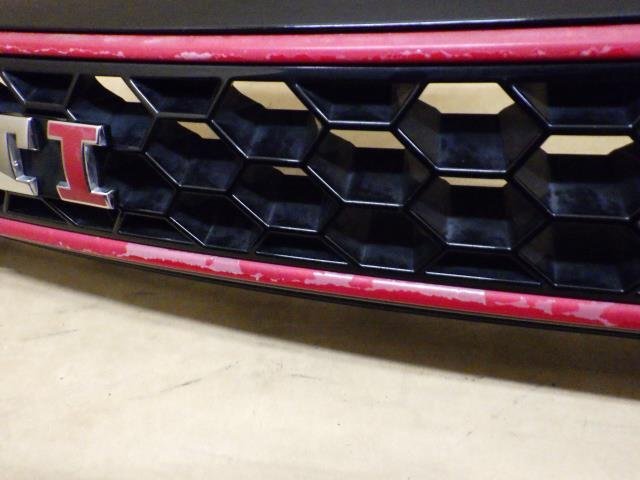 【岩手 盛岡発】中古 純正 VW ワーゲン ゴルフ GTI ABA-1KCCZ 2011年式 ラジエータグリル 赤塗装クリア剥げ有_画像4