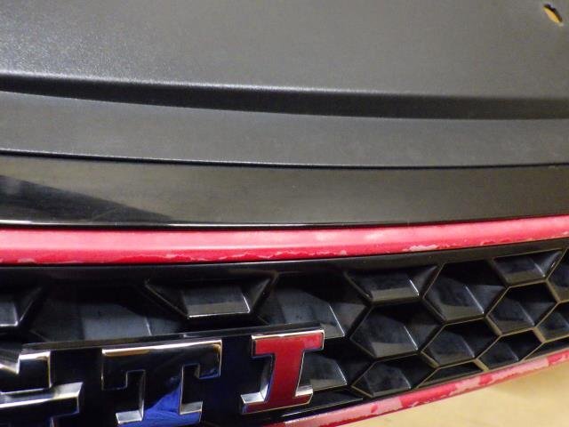 【岩手 盛岡発】中古 純正 VW ワーゲン ゴルフ GTI ABA-1KCCZ 2011年式 ラジエータグリル 赤塗装クリア剥げ有_画像5