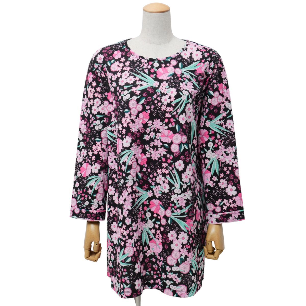 TJ4693☆レオナールスポーツ LEONARD SPORT 花柄 長袖カットソー チュニック プルオーバー 和柄 ブラック×ピンク系 サイズ44_画像1