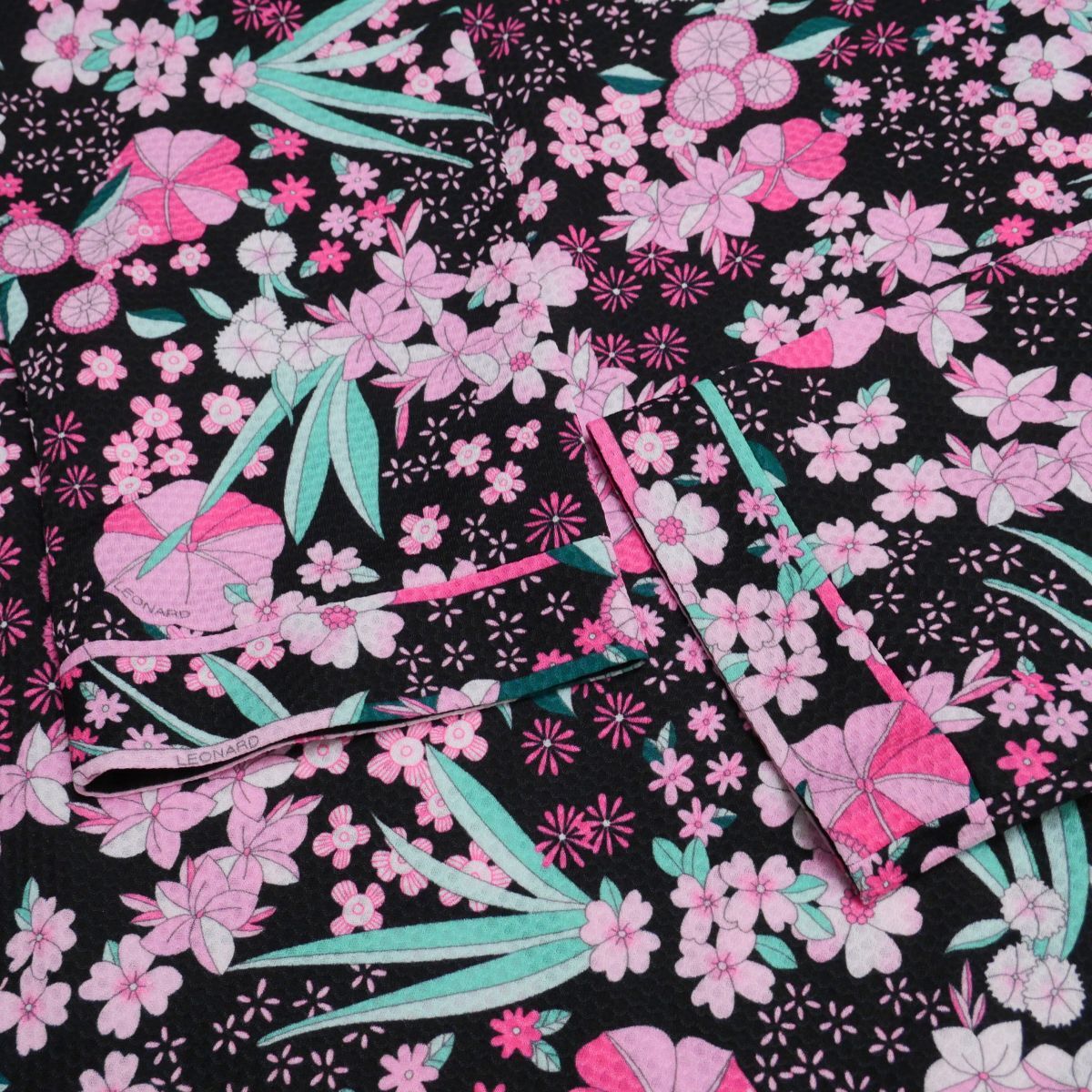 TJ4693☆レオナールスポーツ LEONARD SPORT 花柄 長袖カットソー チュニック プルオーバー 和柄 ブラック×ピンク系 サイズ44_画像4