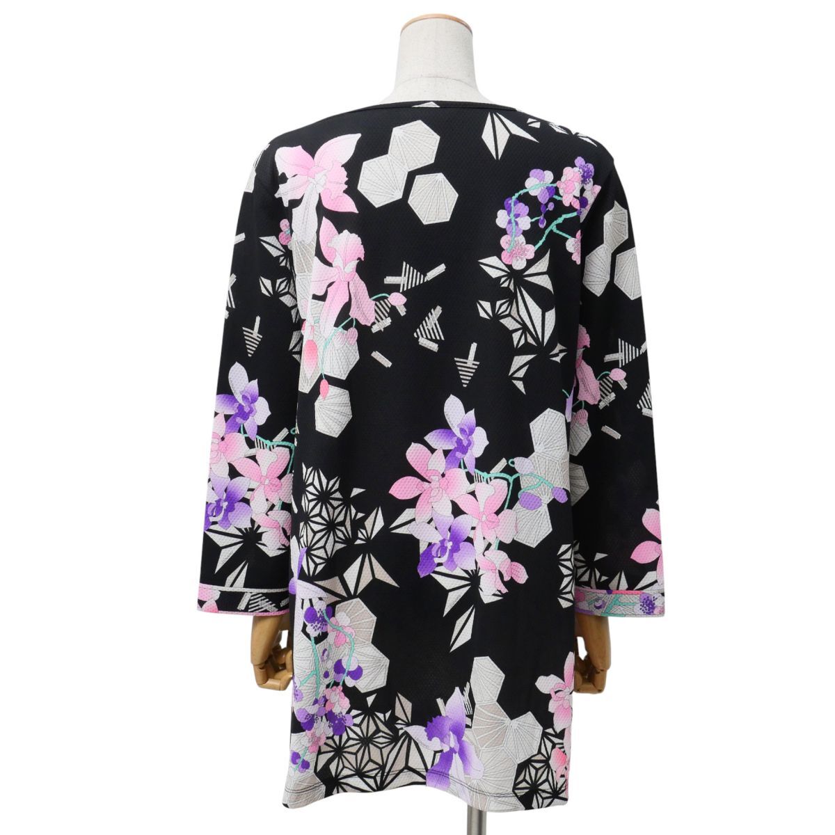 TJ4702☆レオナールスポーツ LEONARD SPORT 和柄 花柄 長袖カットソー チュニック プルオーバー ブラック×パープル系 サイズ44_画像2