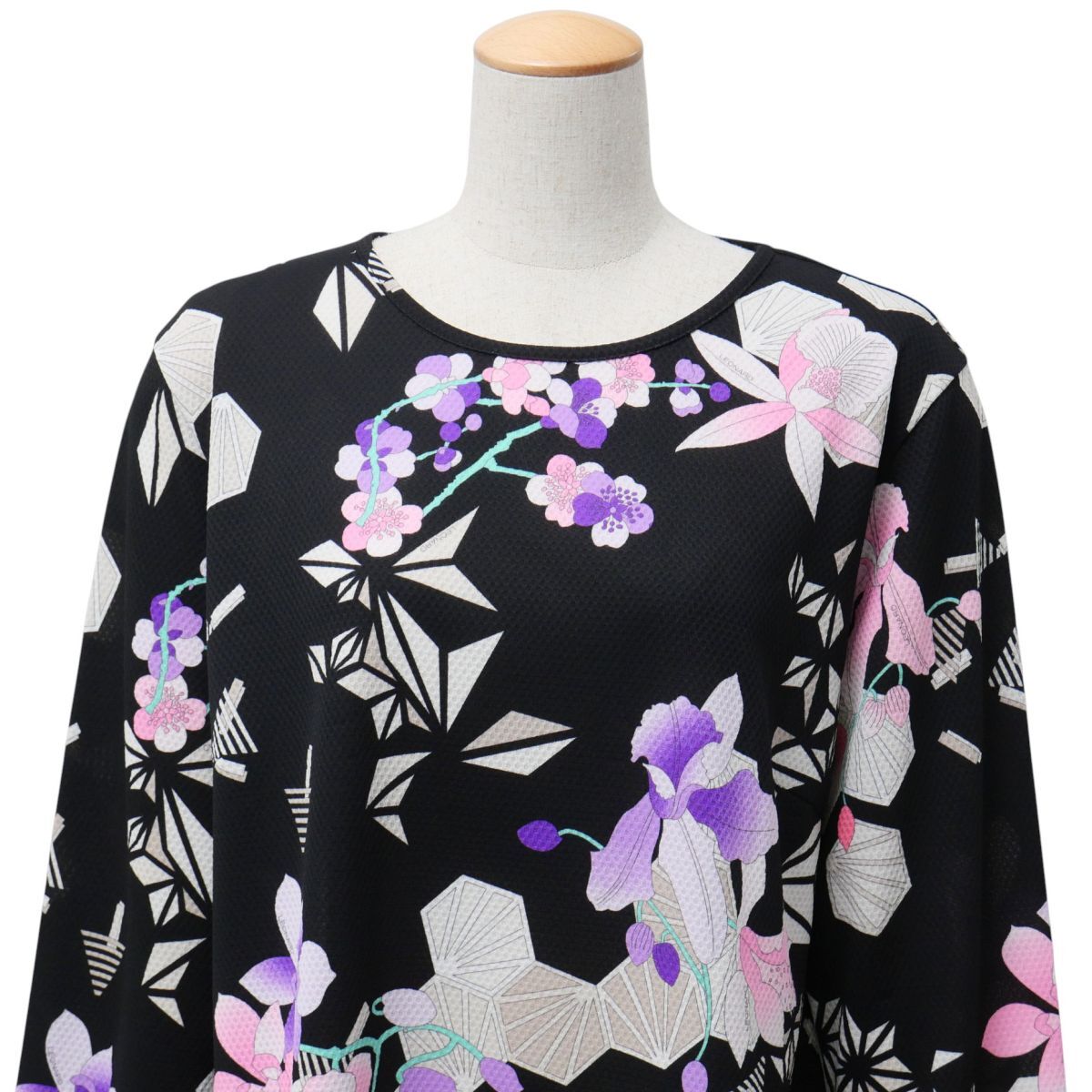 TJ4702☆レオナールスポーツ LEONARD SPORT 和柄 花柄 長袖カットソー チュニック プルオーバー ブラック×パープル系 サイズ44_画像3