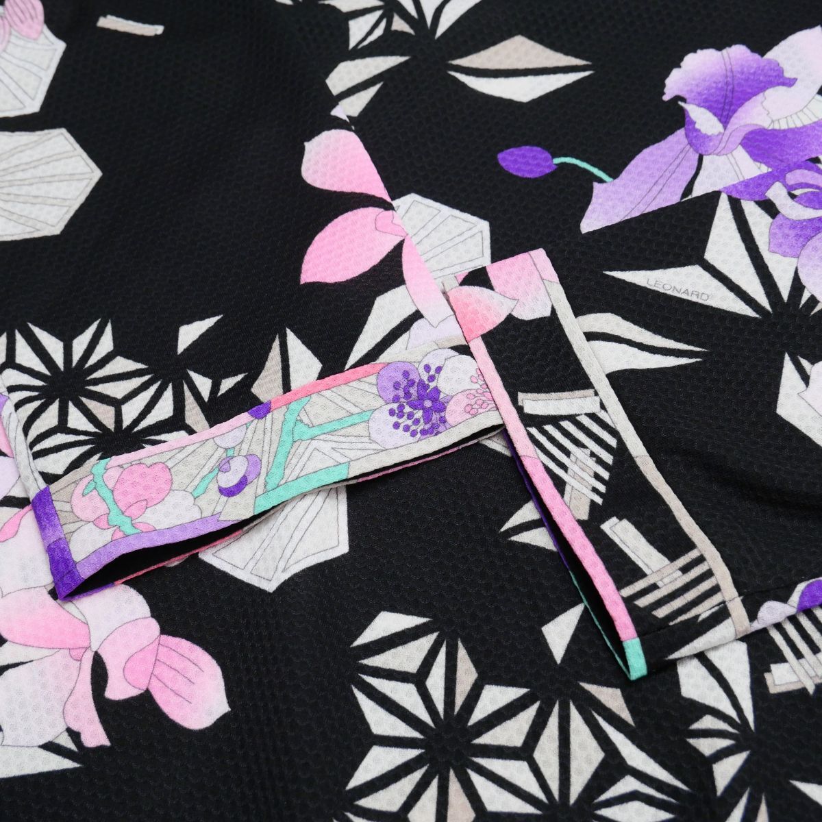 TJ4702☆レオナールスポーツ LEONARD SPORT 和柄 花柄 長袖カットソー チュニック プルオーバー ブラック×パープル系 サイズ44_画像4