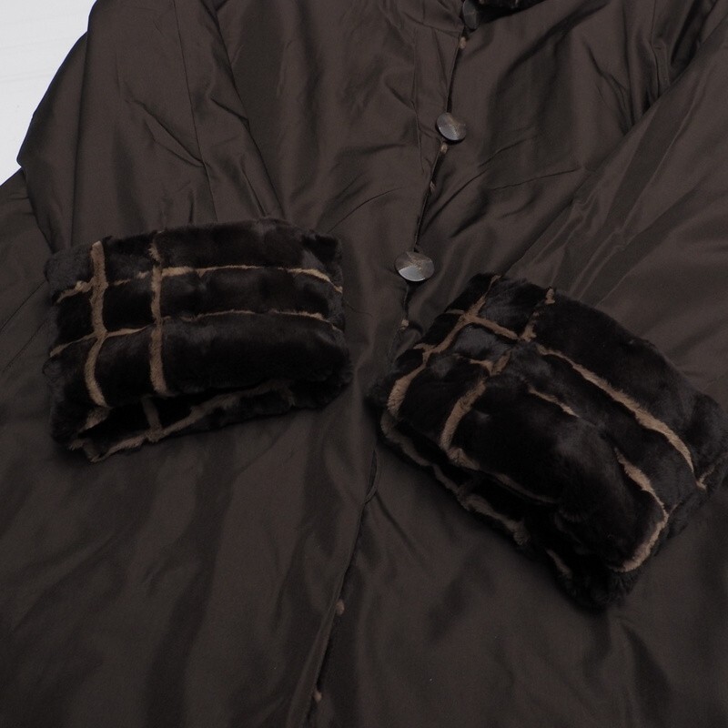 TI8523△《リバーシブル》シルク生地×シェアードウィーゼルファー 本毛皮 ステンカラー ファーコート ダークブラウン系 M-L相当の画像8