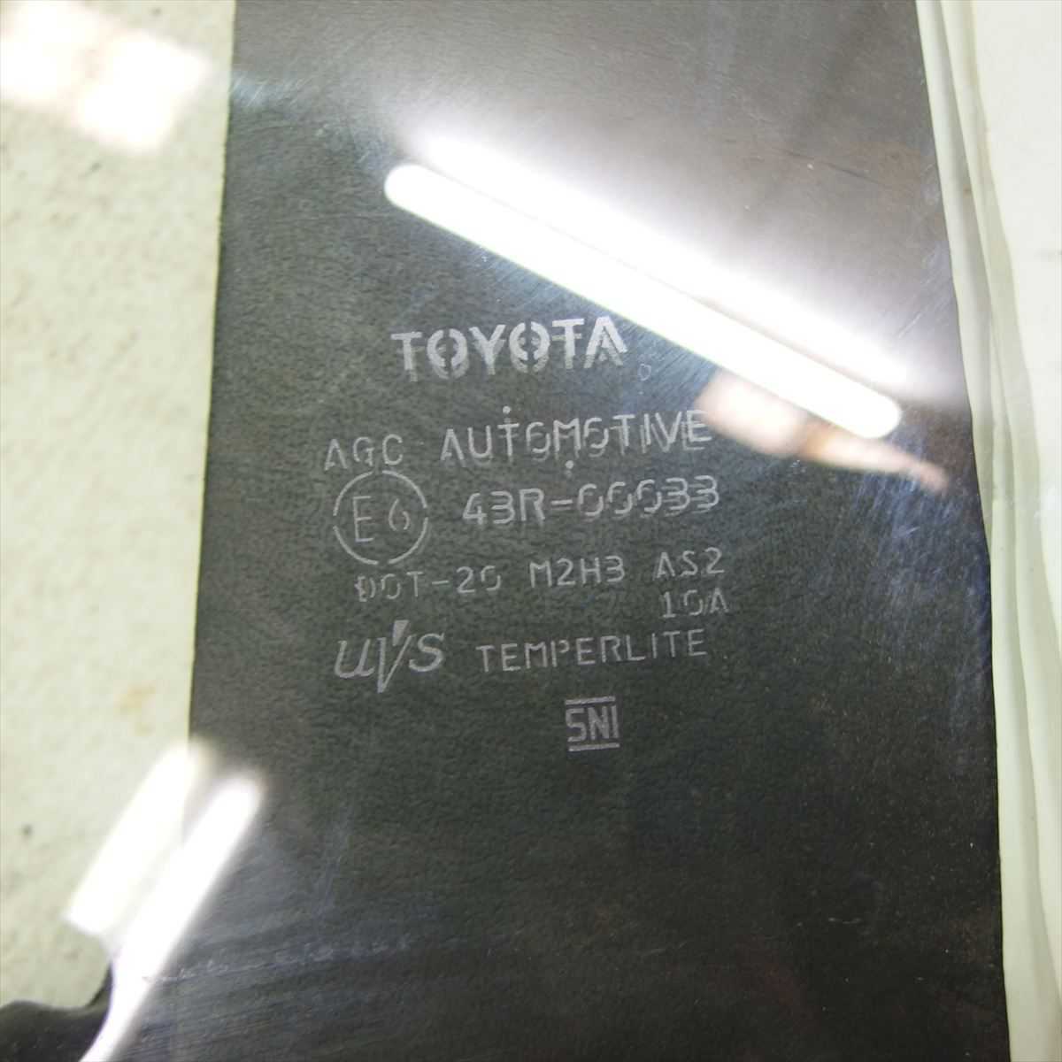 送料無料 令和5年 プリウス ZVW60 フロント Fドアガラス 左 L 中古 即決_画像2