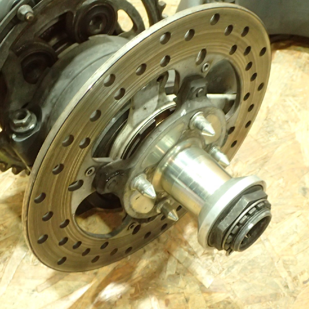 【送料Lサイズ】Ducati ZDMA100AB4B010*** ムルティストラーダ1000S スイングアーム リアスプロケットハブ 検.( 1000SDS 202510 22 土4_画像8