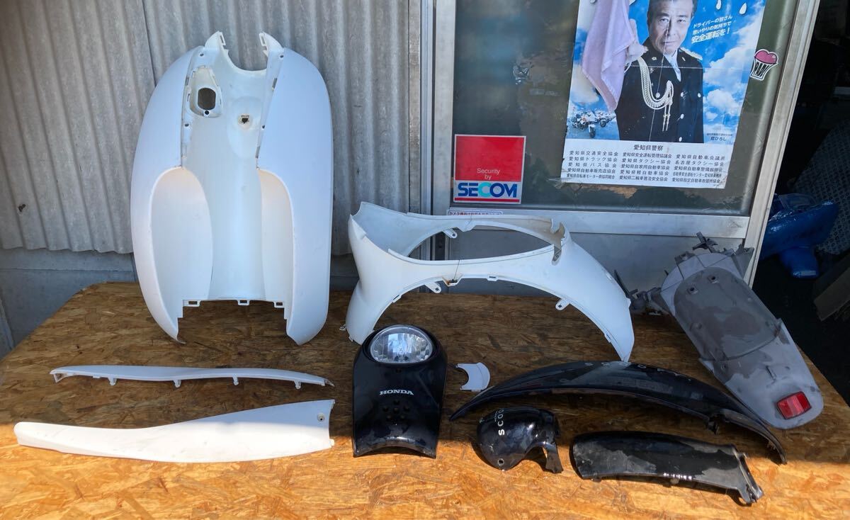 60067■ ホンダ クレアスクーピー AF55 (131番台〜) 外装 インナーレッグ フロント カウル サイド カバー モール フェンダー セット 下_画像1