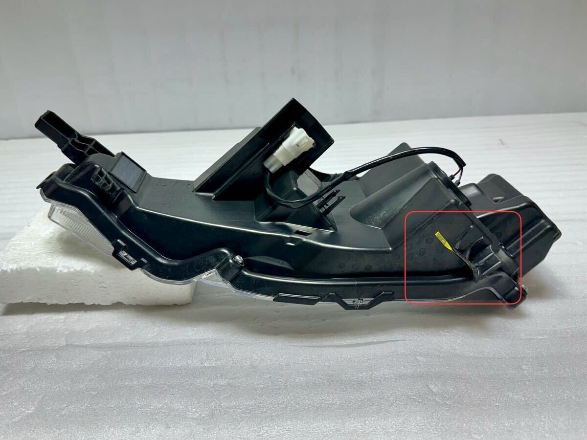 S-4315 ヴォクシー 右 デイライト LED ZWR90W MZRA90W 812A0-V1010 TOYOTA 純正 4.28@AM_画像8