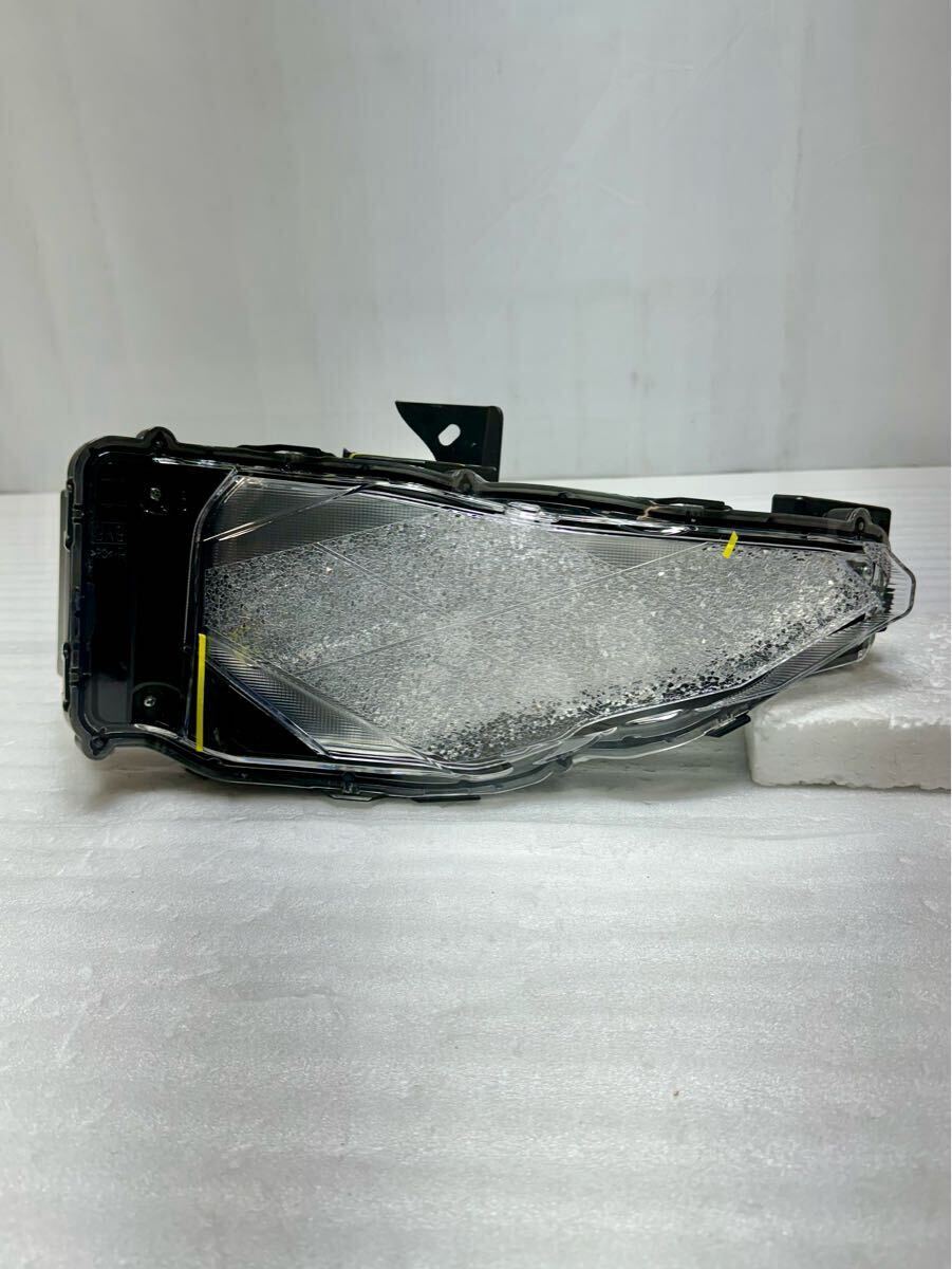 S-4315 ヴォクシー 右 デイライト LED ZWR90W MZRA90W 812A0-V1010 TOYOTA 純正 4.28@AM_画像1