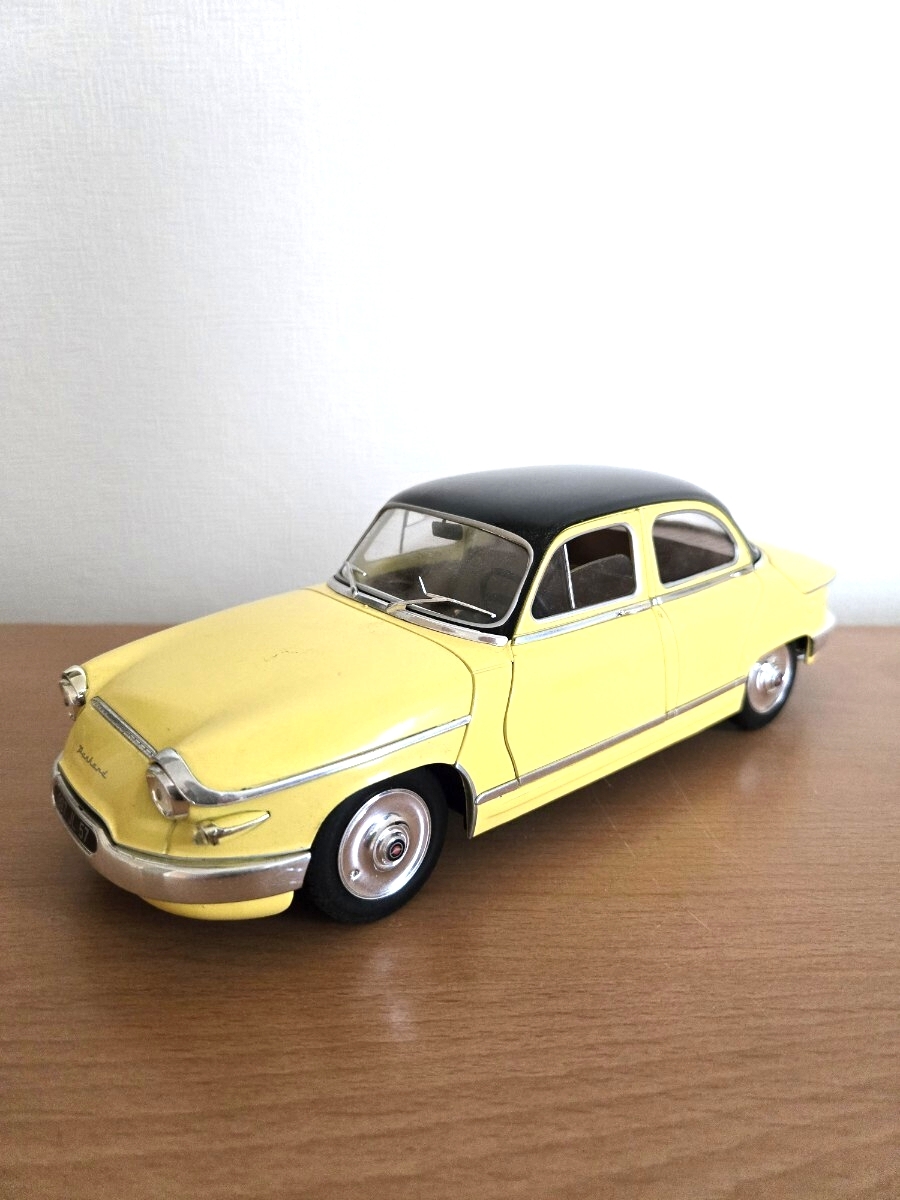 PANHARD　PL17 1/18　 ミニカー_画像1