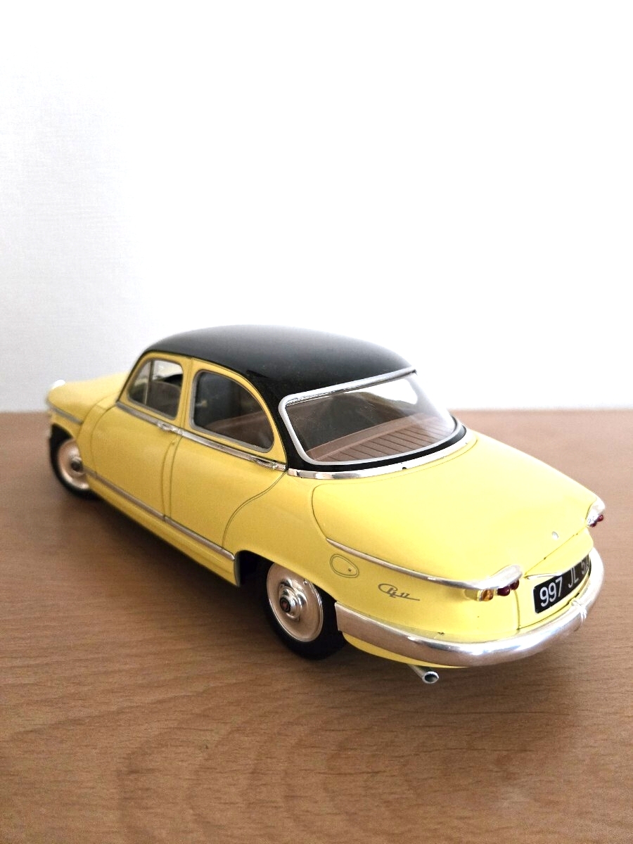 PANHARD　PL17 1/18　 ミニカー_画像3