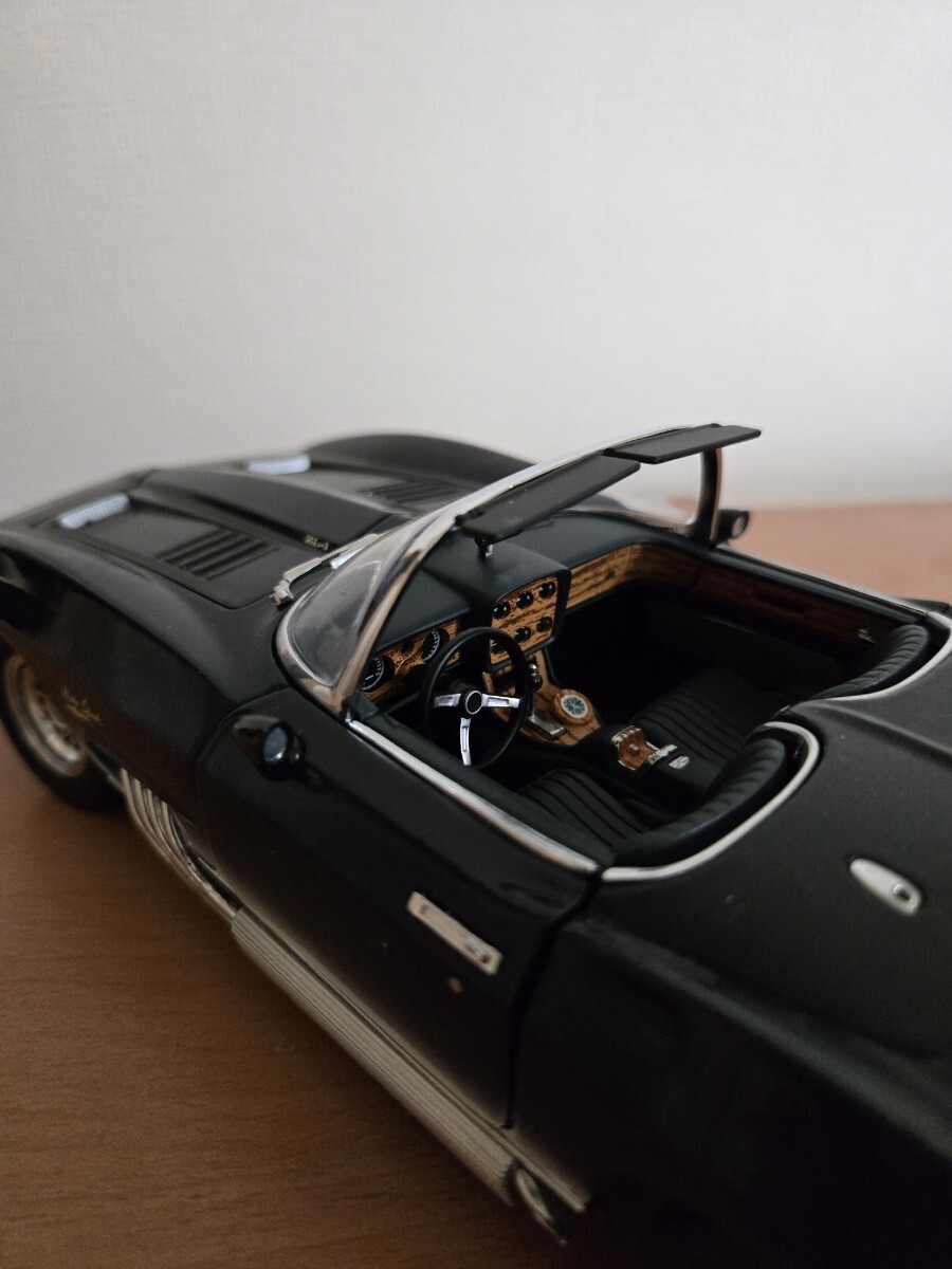 Chevrolet　Mako Shark 1/18　UT ltd製　ミニカー_画像4