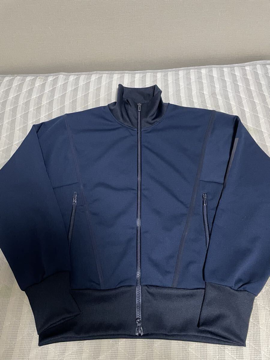 ① 美品 adidas アディダス トラックジャケット ジャージ ランニング スニーカー ジャケット プリント アディダスオリジナルス M L 長袖_画像1