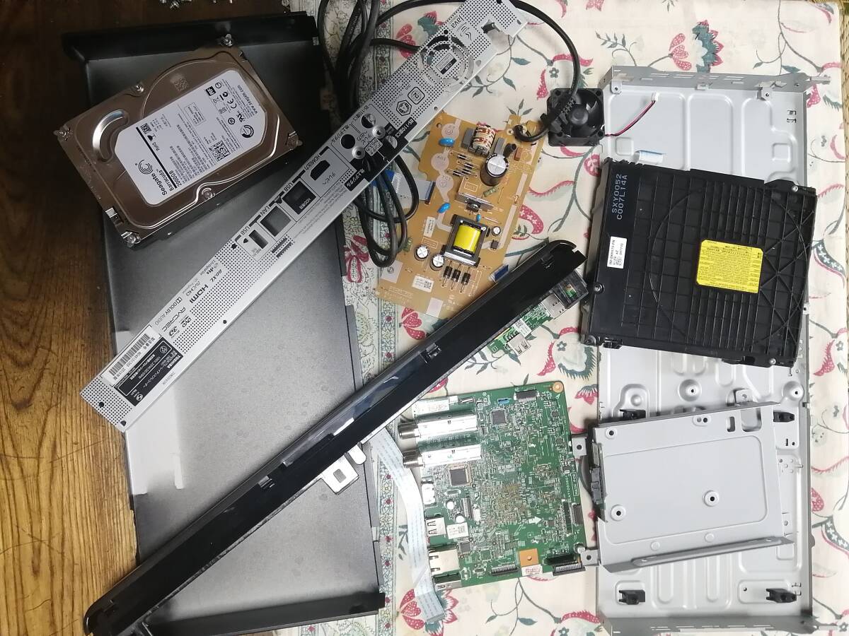 送料80S 東芝 HDD& BD DVD レコーダ－DBR-W507 HDDを2TBに換装 録画時間4倍の184時間 リモコン カード付 分解掃除 HDD検査 整備済_画像8