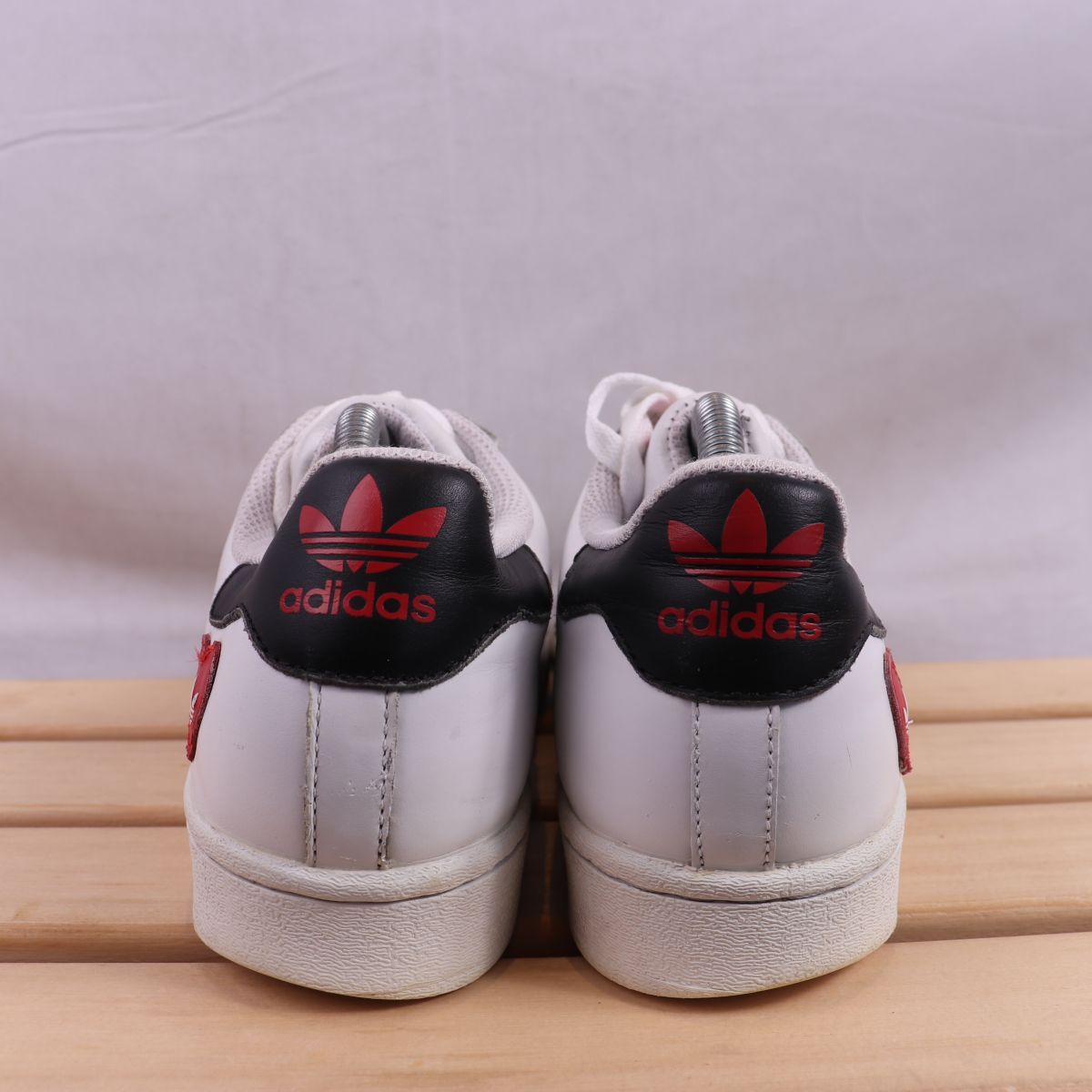 z2464 アディダス スーパースター US8 1/2 26.5cm/白 ホワイト 黒 ブラック 赤 レッド ハート adidas SUPERSTAR メンズ スニーカー 中古_画像5