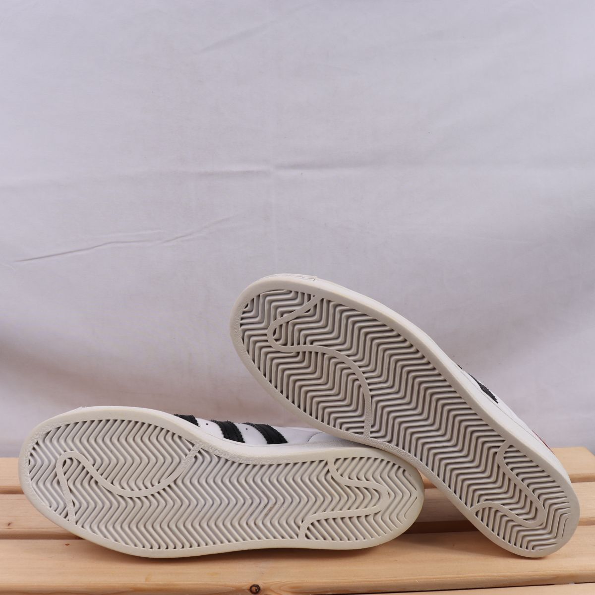 z2464 アディダス スーパースター US8 1/2 26.5cm/白 ホワイト 黒 ブラック 赤 レッド ハート adidas SUPERSTAR メンズ スニーカー 中古_画像6