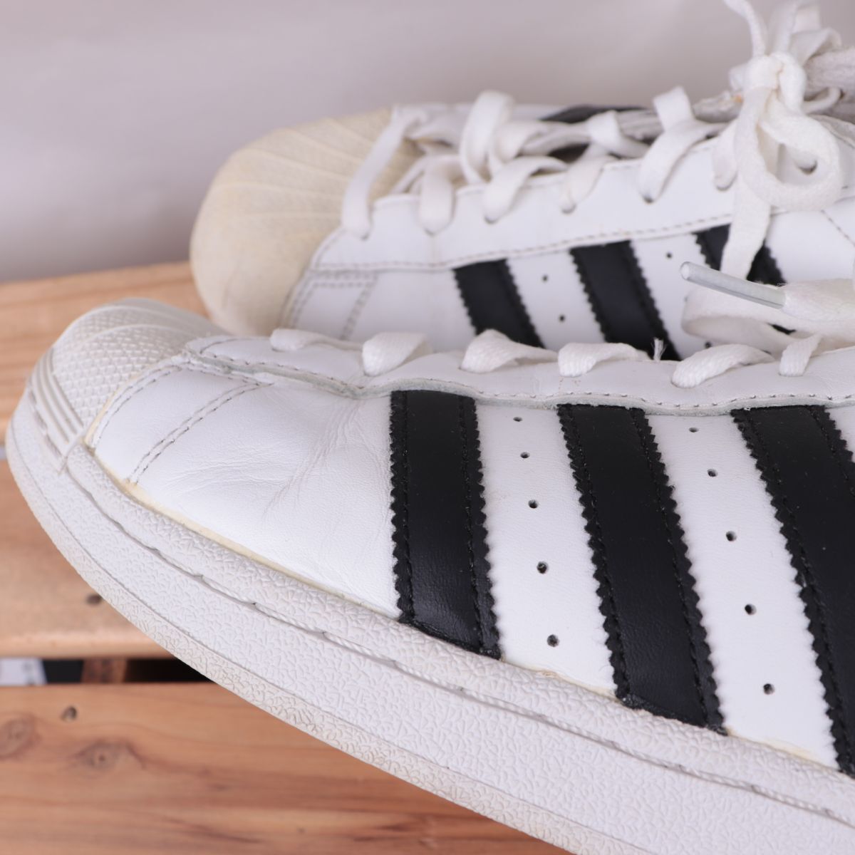 z2673 アディダス スーパースター US9 27.0cm/白 ホワイト 黒 adidas SUPERSTAR メンズ スニーカー 中古_画像7