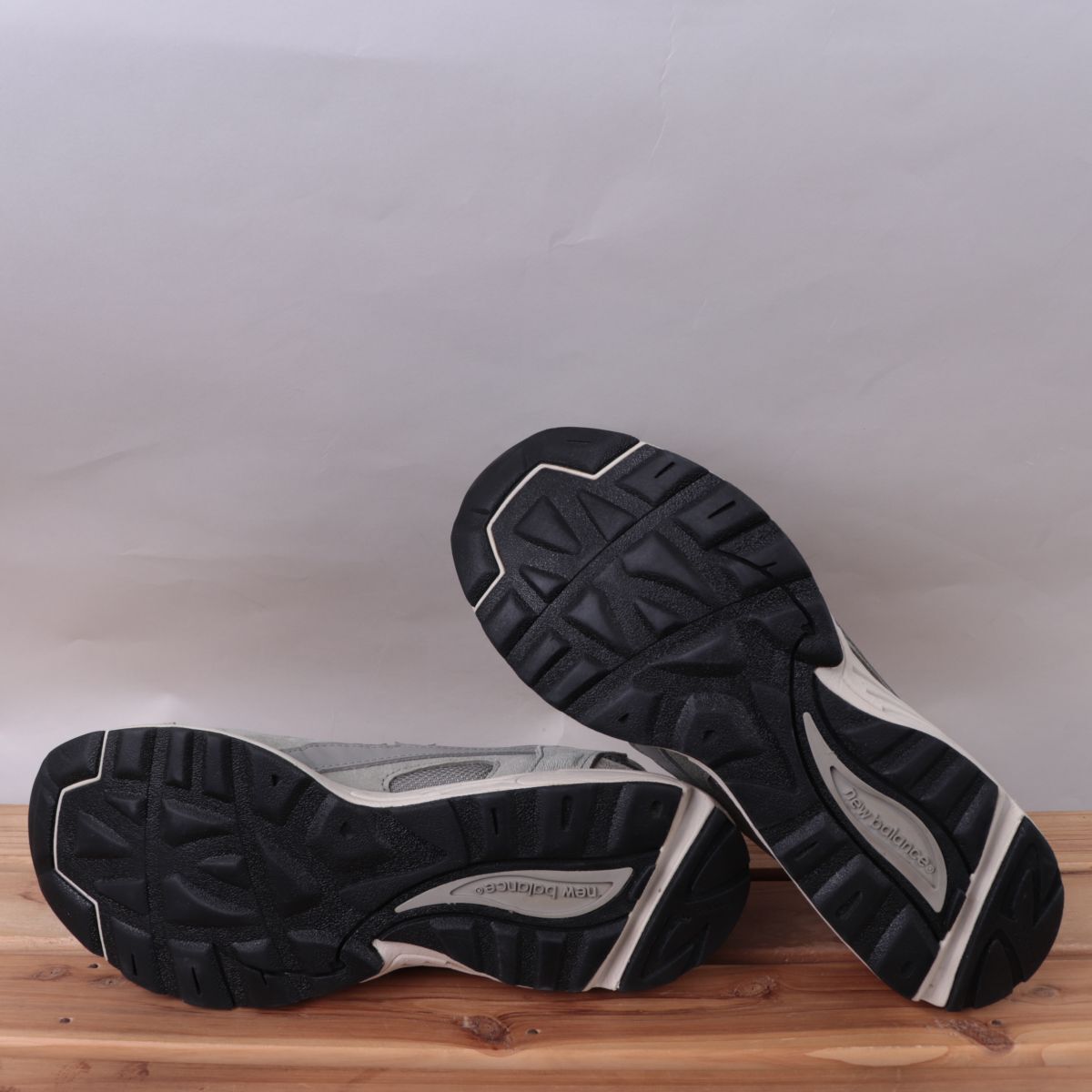 z2881【878】ニューバランス US8 26.0cm/灰 グレー アイボリー 白 ホワイト newbalance メンズ スニーカー 中古_画像5