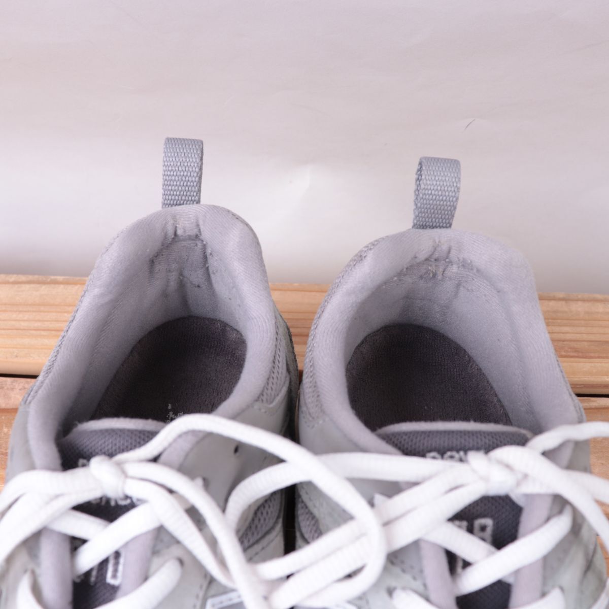 z2881【878】ニューバランス US8 26.0cm/灰 グレー アイボリー 白 ホワイト newbalance メンズ スニーカー 中古_画像6