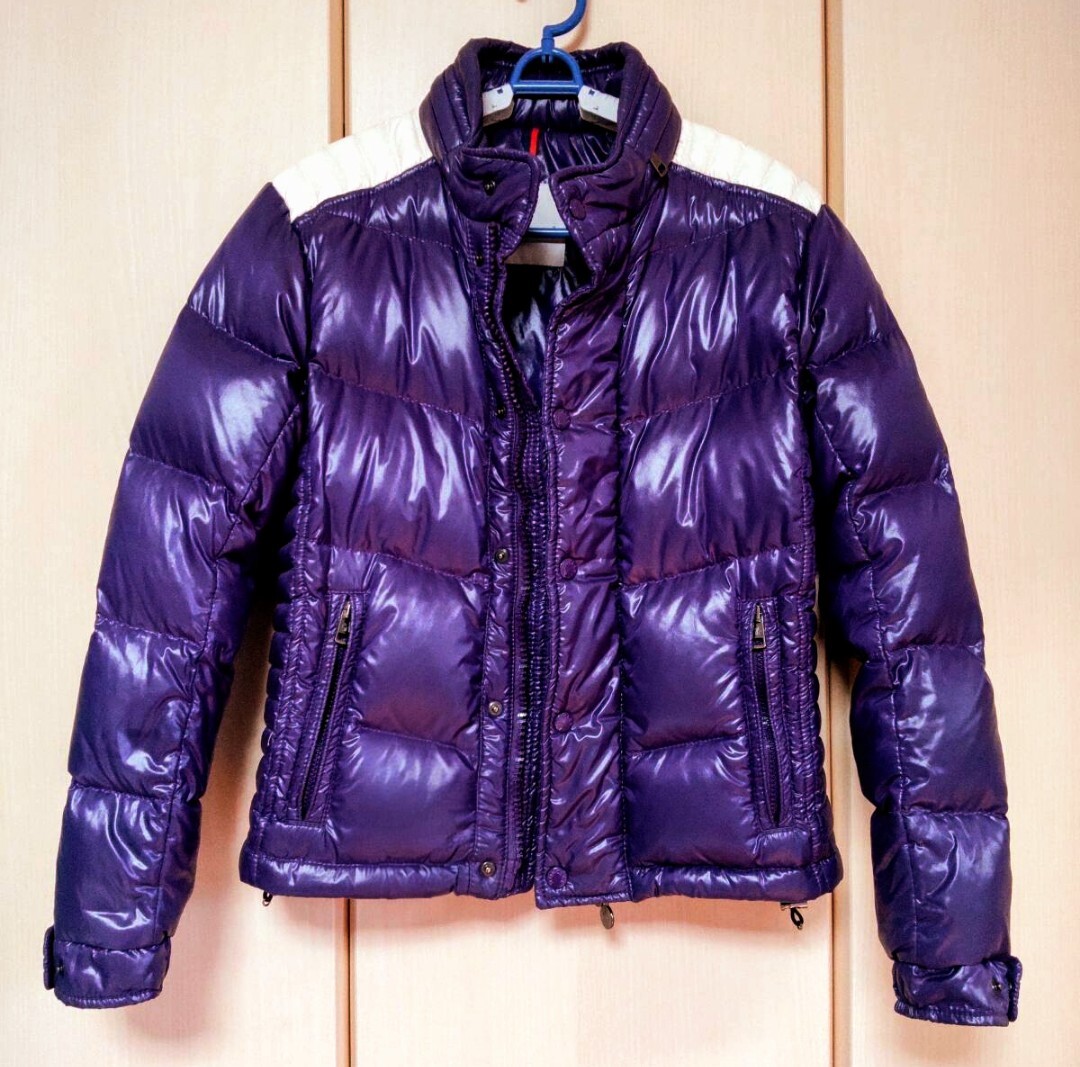 美品即決 モンクレール AUSTIN MONCLER AUSTIN ダウンジャケットフード付き メンズO パープル紫ｘホワイト白 送料無料_画像1